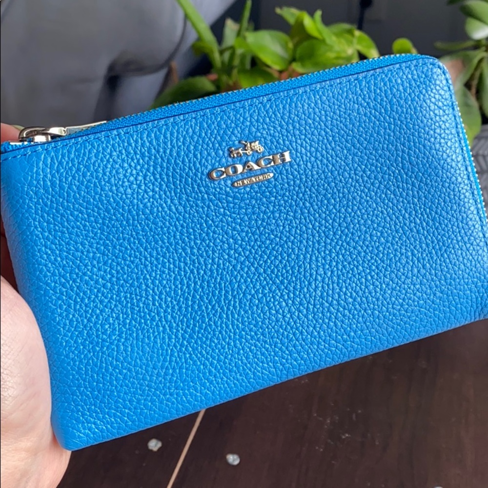 Coach Pebbled Leather Double Zip Wristlet  💎
